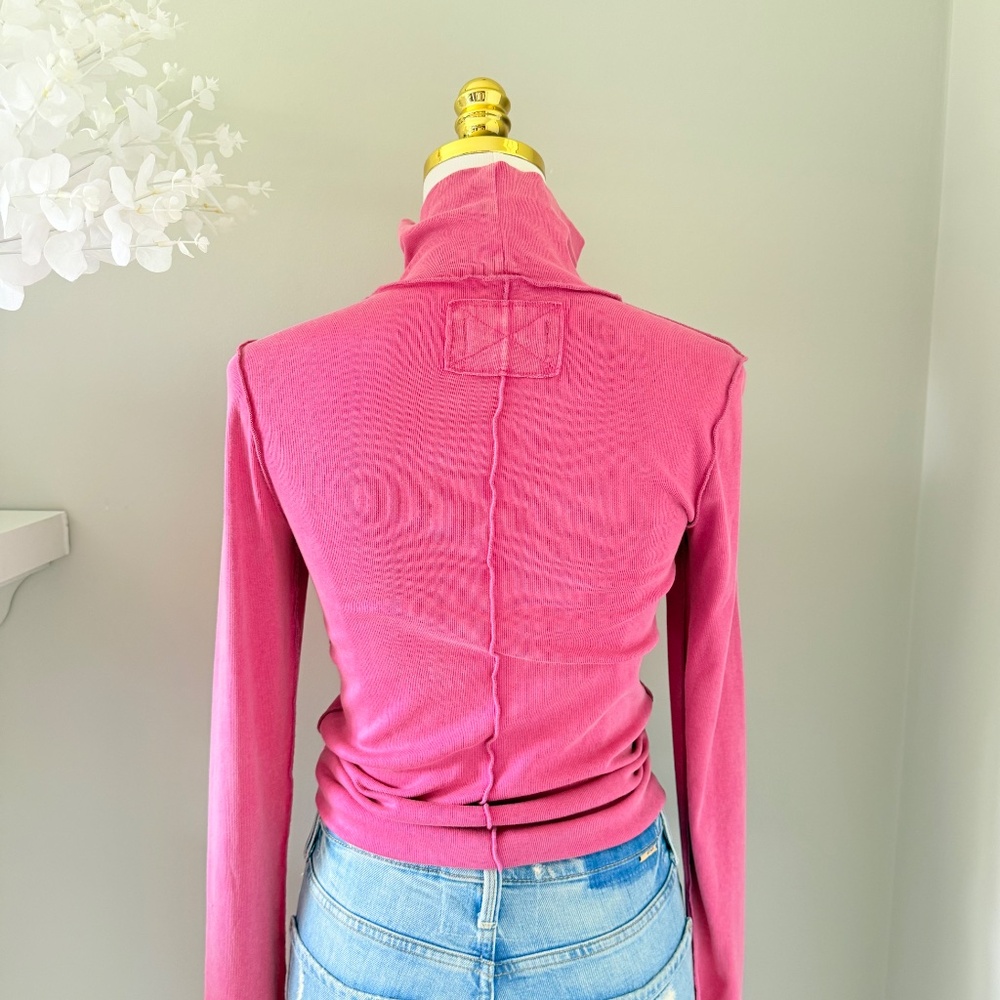 Free People Slim Ribbed Turtleneck in Berry, Sz M - Picture 6 of 8